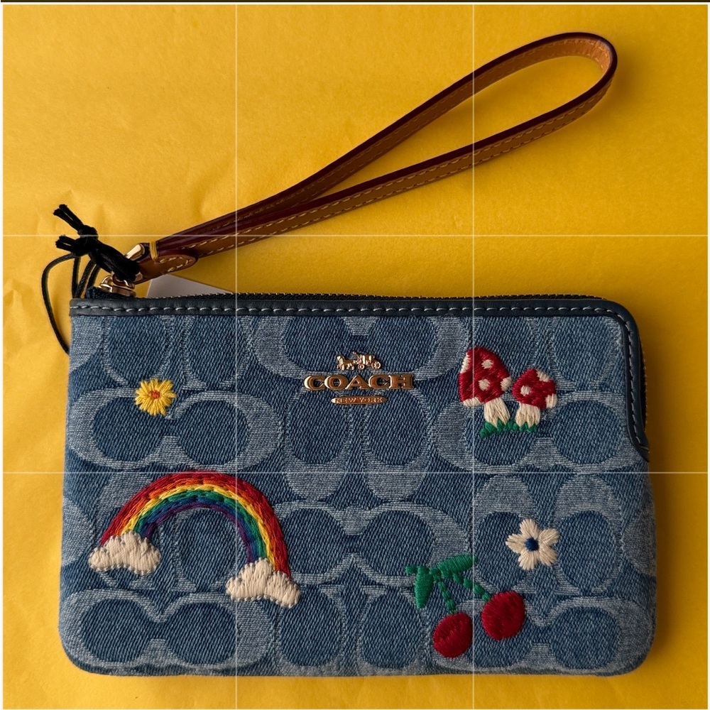 πππ COACH ZIP WRISTLET IN SIGNATURE DENIM πππ NWT πππ - Picture 11 of 16